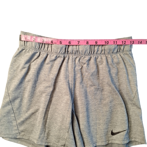 Nike shorts - Picture 5 of 6